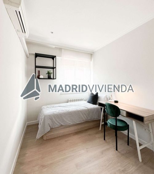 habitación en alquiler en Moscardó (Distrito Usera. Madrid Capital) por 550 €